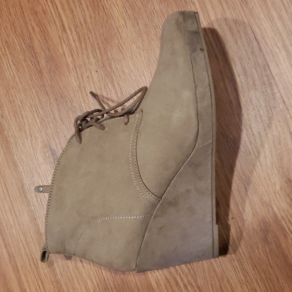 2 pairs suede wedge booties size 9.5 - Picture 3 of 5